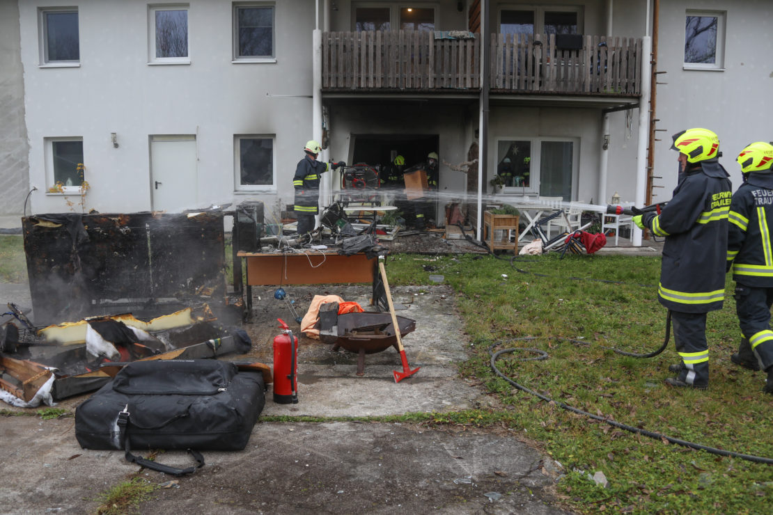 Explosion und Brand einer Wohnung in Steinhaus
