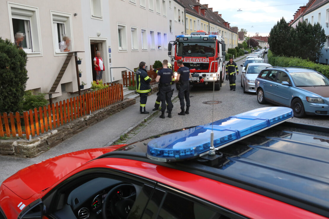 Einsatz in Wels-Vogelweide: Mieter täuschte Brand in seiner Wohnung vor, um ins Haus zu gelangen