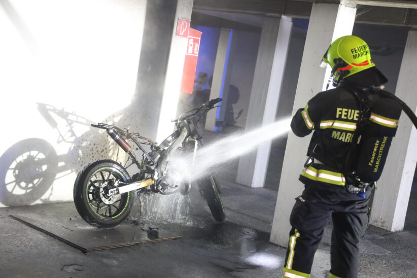 Brand eines Mopeds in der Tiefgarage einer Wohnhausanlage in Marchtrenk