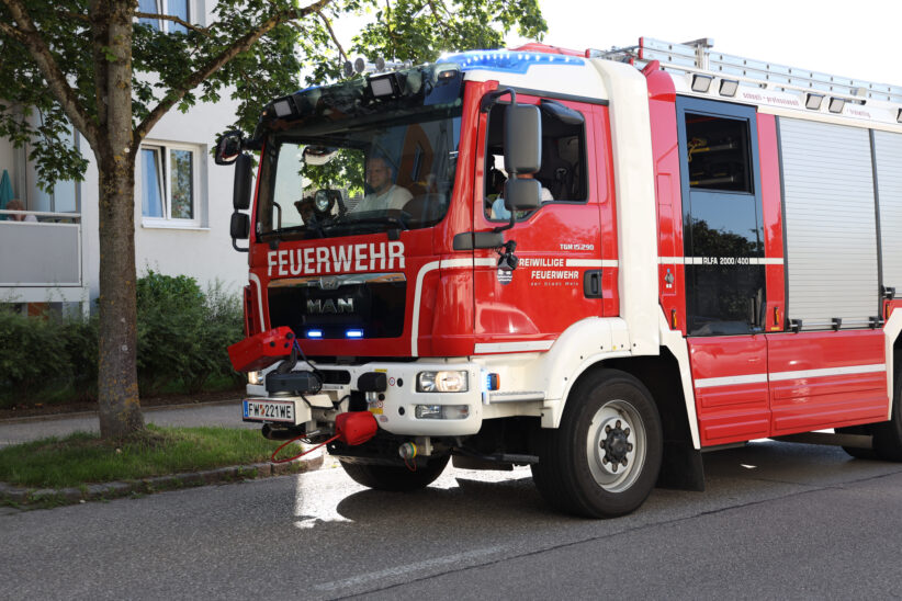 Einsatzkräfte der Feuerwehr zu Personenrettung nach Wels-Neustadt alarmiert