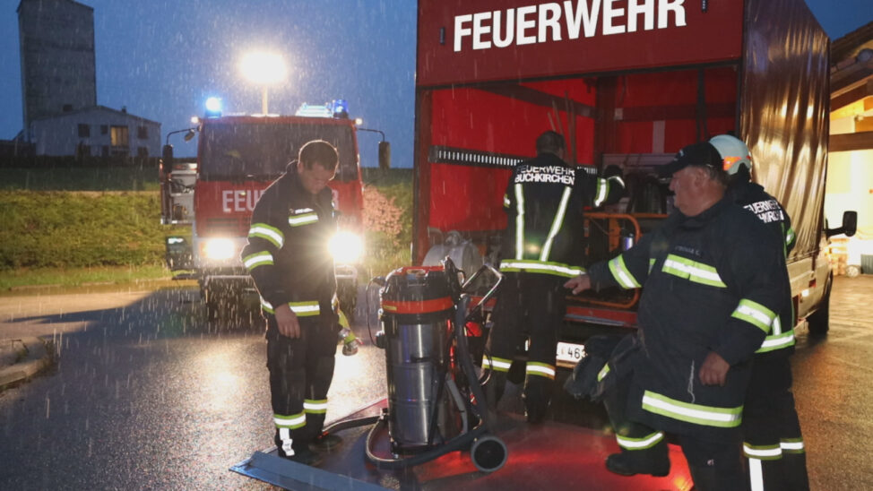Schweres Unwetter über Oberösterreich führt zu hunderten Einsätzen der Feuerwehren