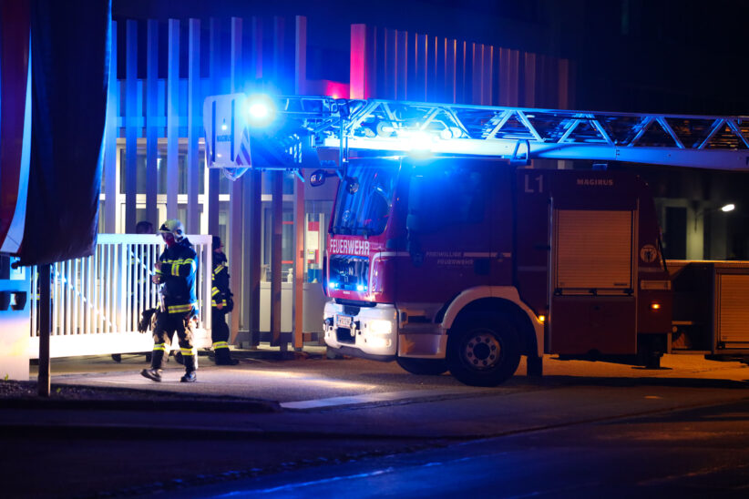 Nächtlicher Brandeinsatz bei Unternehmen in Wels-Pernau
