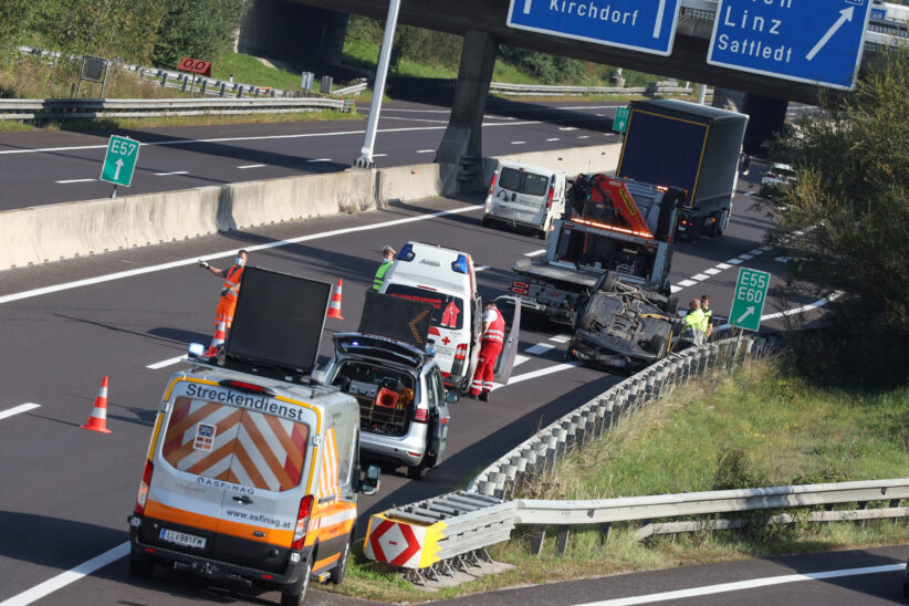 Verkehrsunfall: Autoüberschlag auf Innkreisautobahn beim Knoten Voralpenkreuz in Sattledt