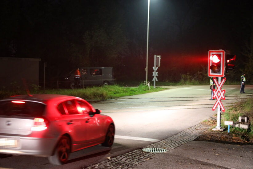 Störung an einem Bahnübergang in Thalheim bei Wels sorgte für längeren Stau