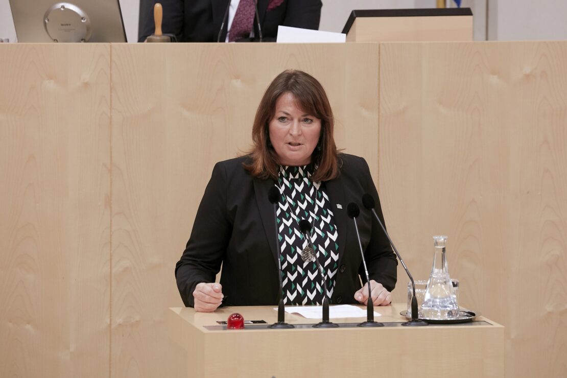 Hessenkaserne in Wels wird 2021 saniert: Petra Wimmer bestätigt Bundesmittel von 1,52 Mio. Euro