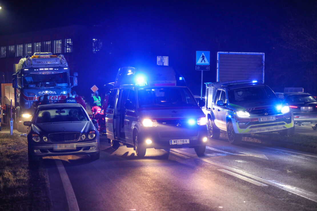 Fußgänger auf Pyhrnpass Straße in Sattledt von PKW erfasst und schwer verletzt
