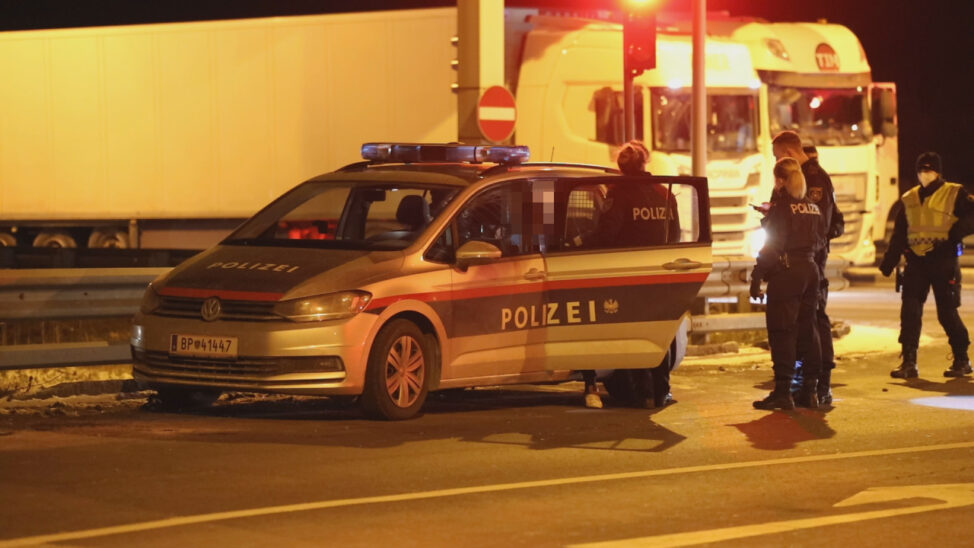 Messerattacke auf einem Rastplatz in Wels-Puchberg - Tatverdächtiger LKW-Lenker von Polizei gestoppt