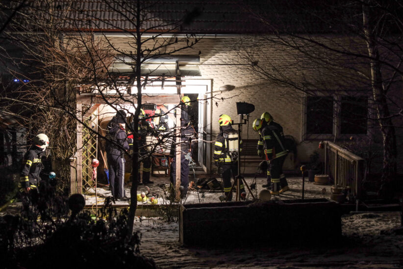 Vier Feuerwehren bei Brand in einem Wohnhaus in Neukirchen bei Lambach im Einsatz
