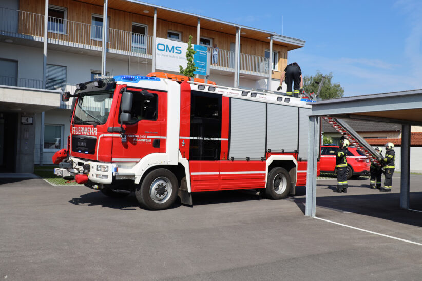 Homemelderalarm und Kreislaufkollaps: Feuerwehr in Wels-Lichtenegg im Einsatz