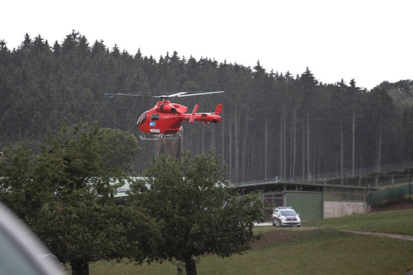 Notarzthubschrauber nach landwirtschaftlichem Unfall in Buchkirchen im Einsatz