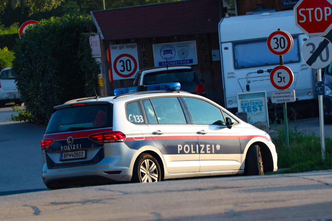 Einsatzkräfte zu Personenrettung nach Wels-Puchberg alarmiert