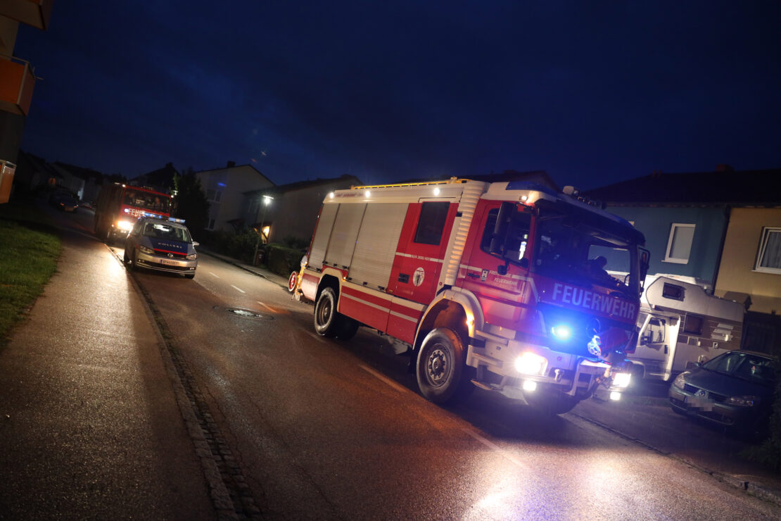 Niederdruckwetterlage: Feuerwehr bei Brandverdacht in Wels-Pernau im Einsatz