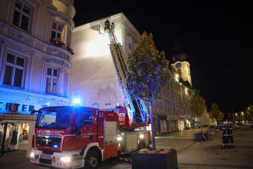 Fassadenteile eines Hauses in Wels-Innenstadt abgestürzt