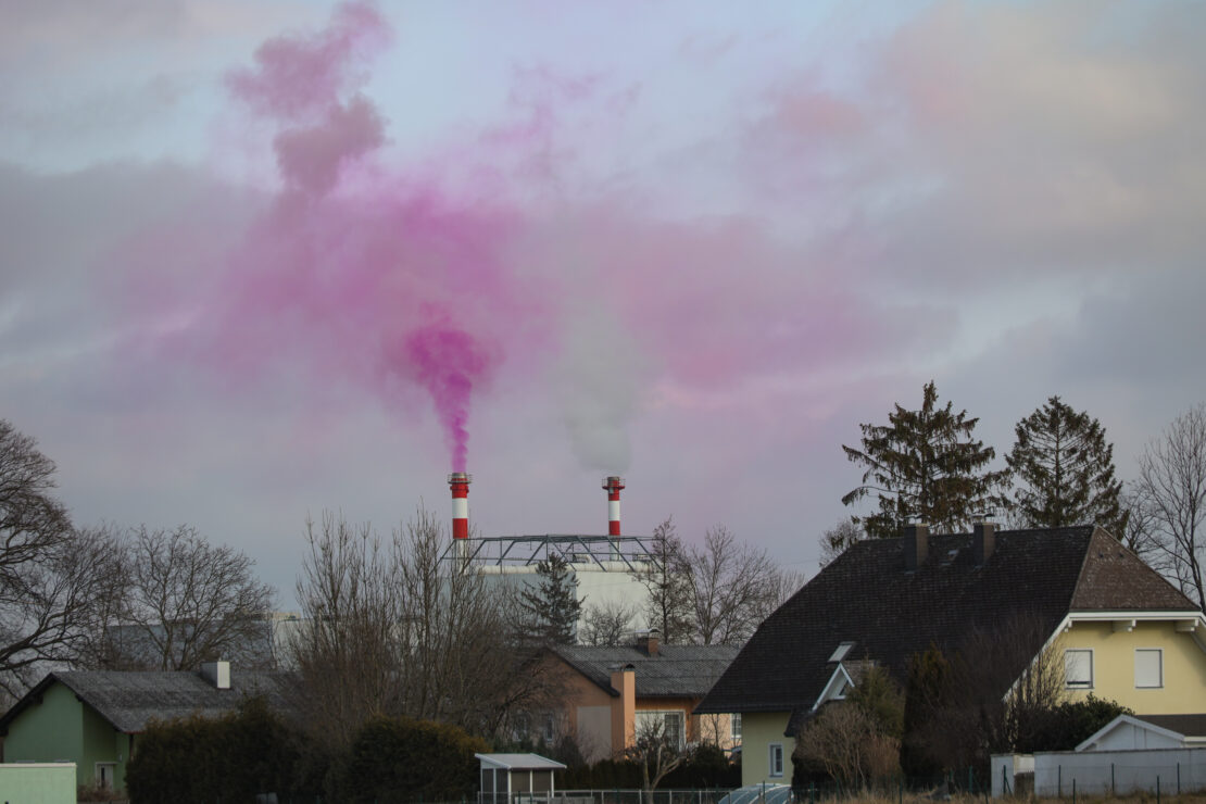 Pinker Rauch aus Schornstein einer Abfallverbrennungsanlage in Wels-Schafwiesen sorgte für Aufsehen