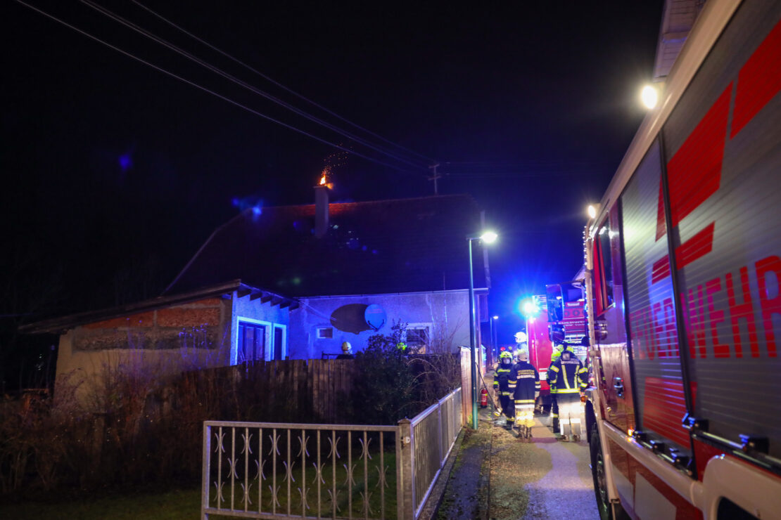 Kaminbrand bei einem Wohnhaus in Offenhausen