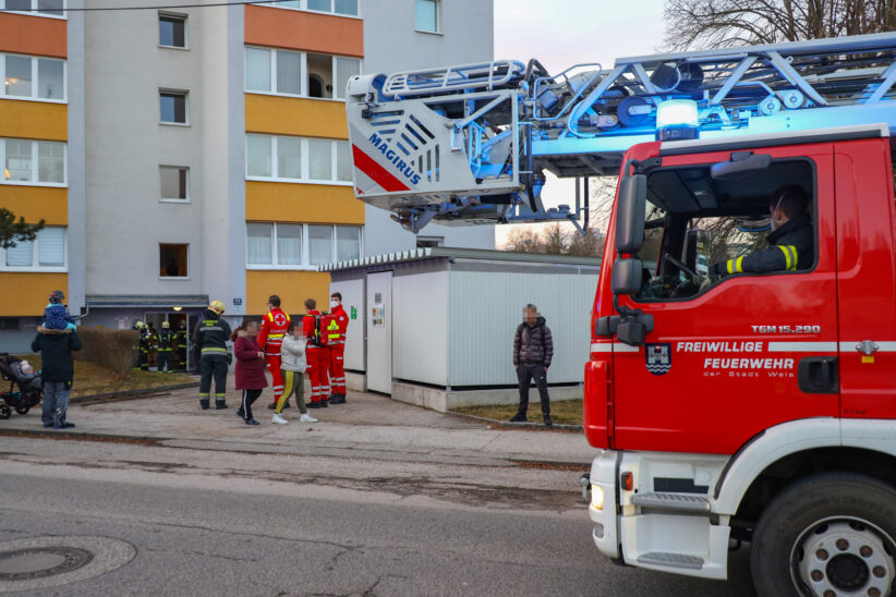 Einsatz der Feuerwehr in Wels-Vogelweide durch angebranntes Kochgut ausgelöst