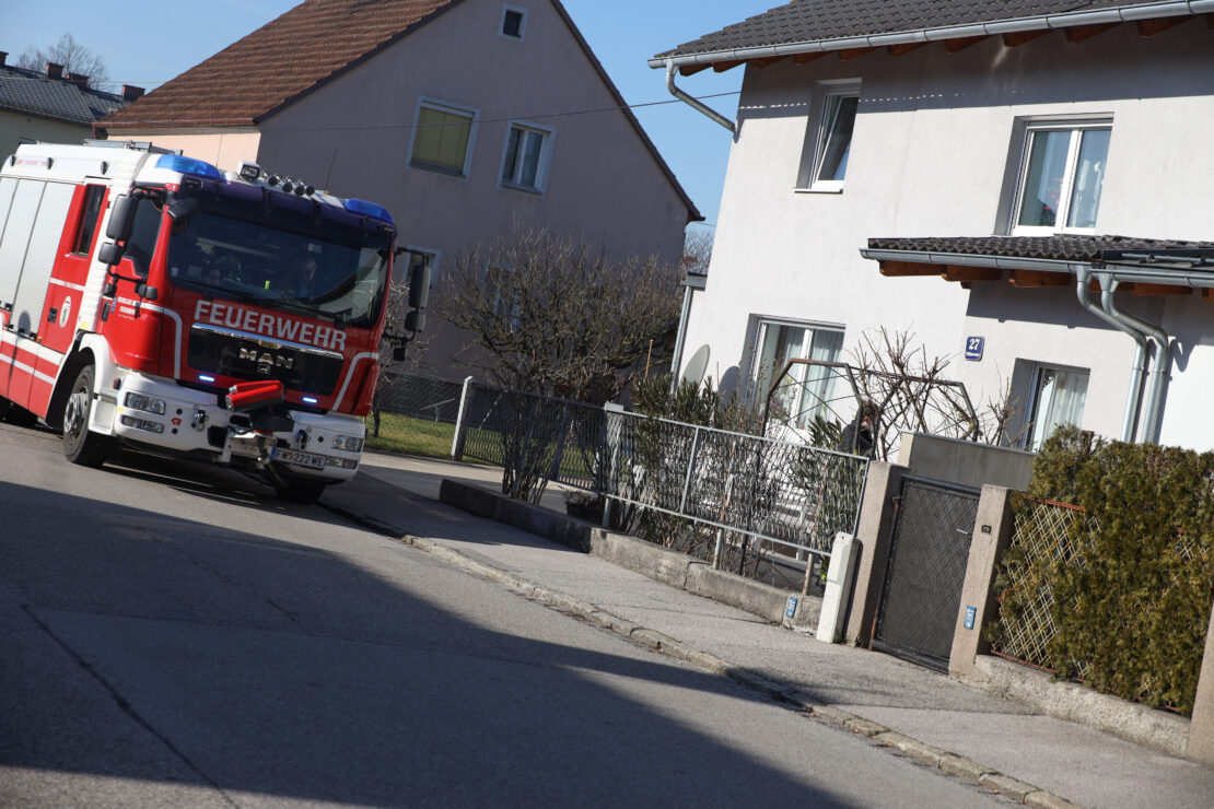 Vermeintlich gefährliche Flüssigkeit in einem Haus in Wels-Pernau stellte sich als Wasser heraus