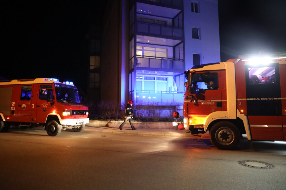 E-Herd eingeschaltet: Feuerwehr bei dringender Türöffnung in Wels-Vogelweide im Einsatz