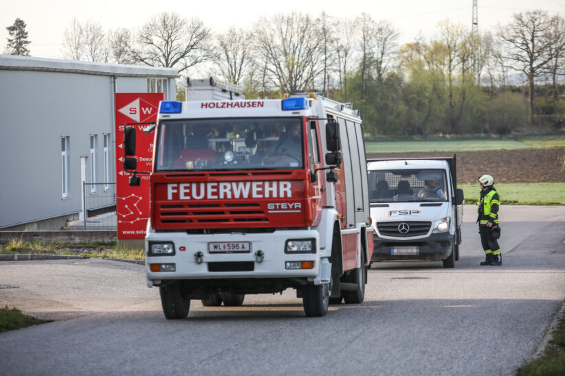 Holzhausen: Feuerwehr auf Suche nach brennendem oder rauchendem Fahrzeug
