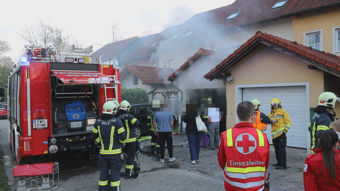 Brand in der Garage eines Reihenhauses in Wels-Neustadt