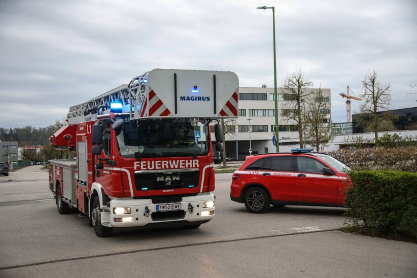 Feuerwehr bei vermutetem Gasaustritt in Wels-Lichtenegg im Einsatz