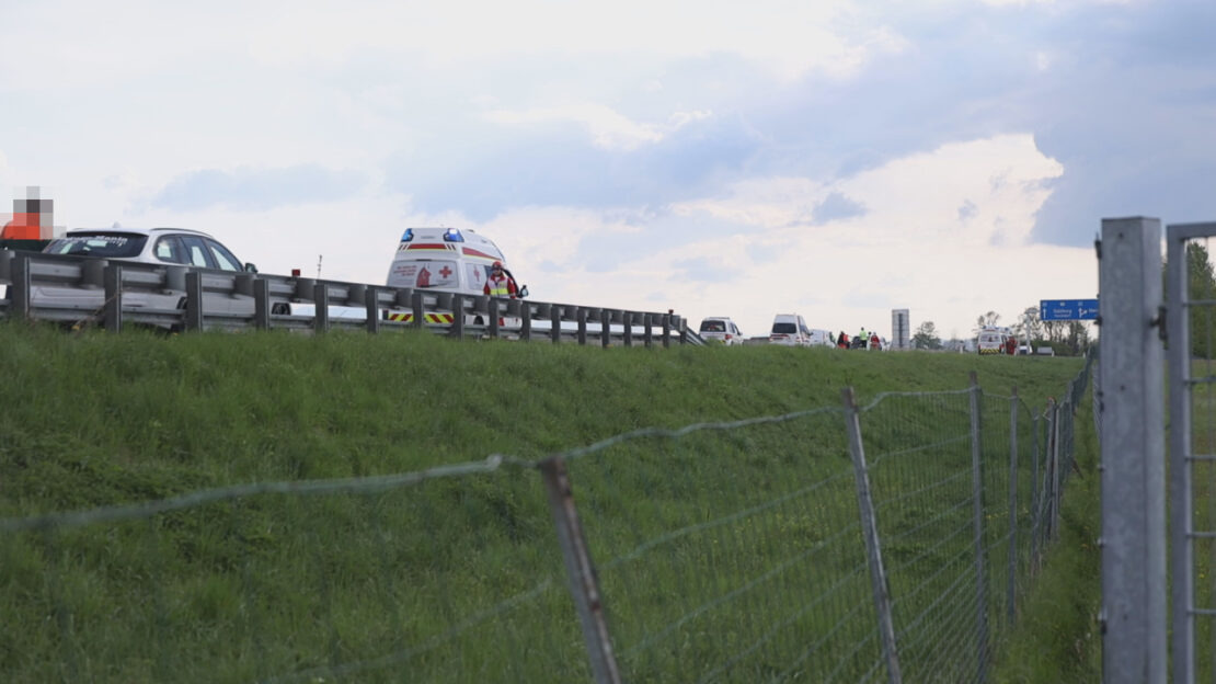 Serienunfall auf Westautobahn bei Eberstalzell sorgt für größeren Einsatz der Rettungskräfte