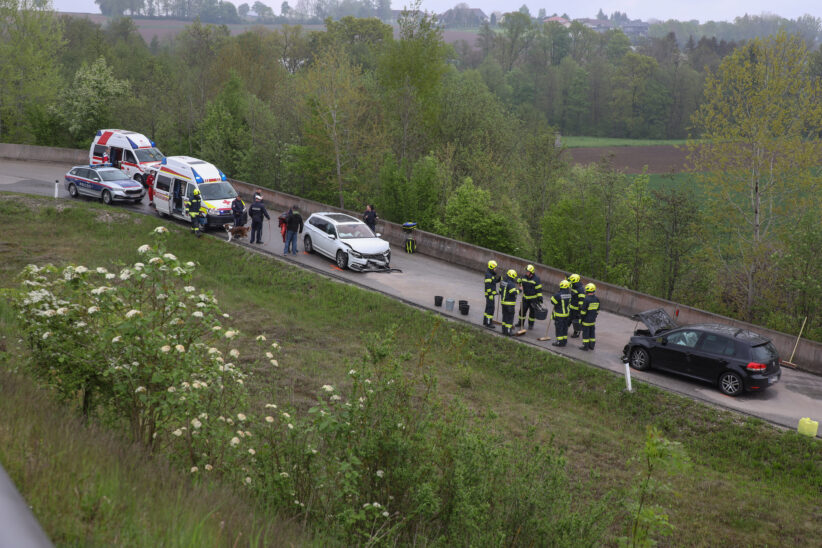 Kollision zwischen zwei PKW in Steinhaus fordert mehrere Leichtverletzte