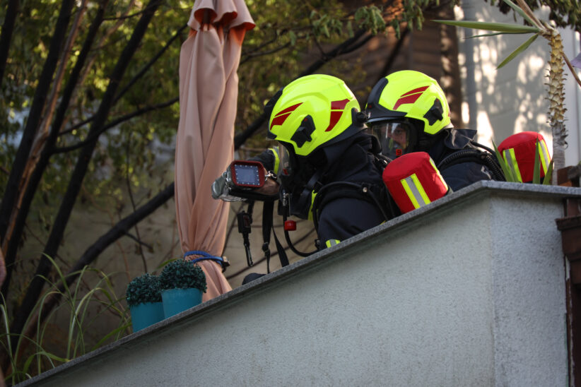 Brand eines Gasgrillers samt Gasflasche in Schleißheim