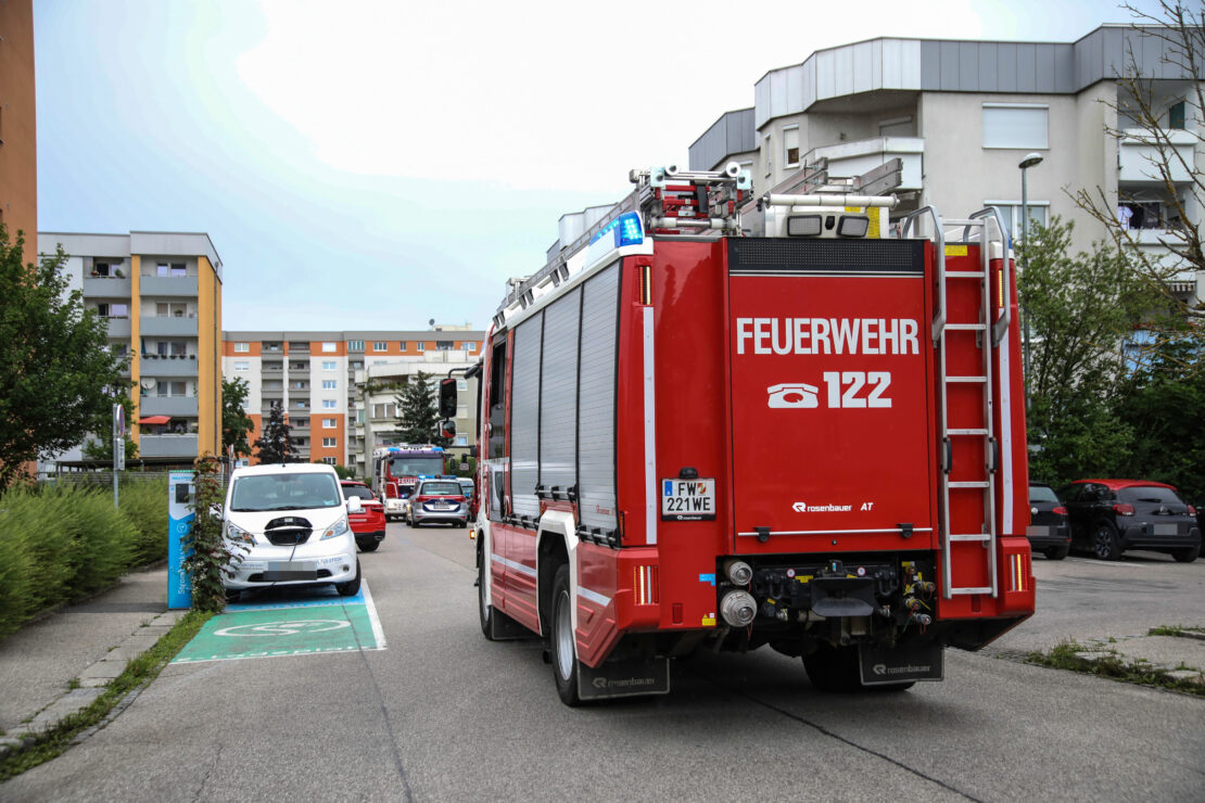 Einsatz bei Brandverdacht in einer Wohnanlage in Wels-Neustadt