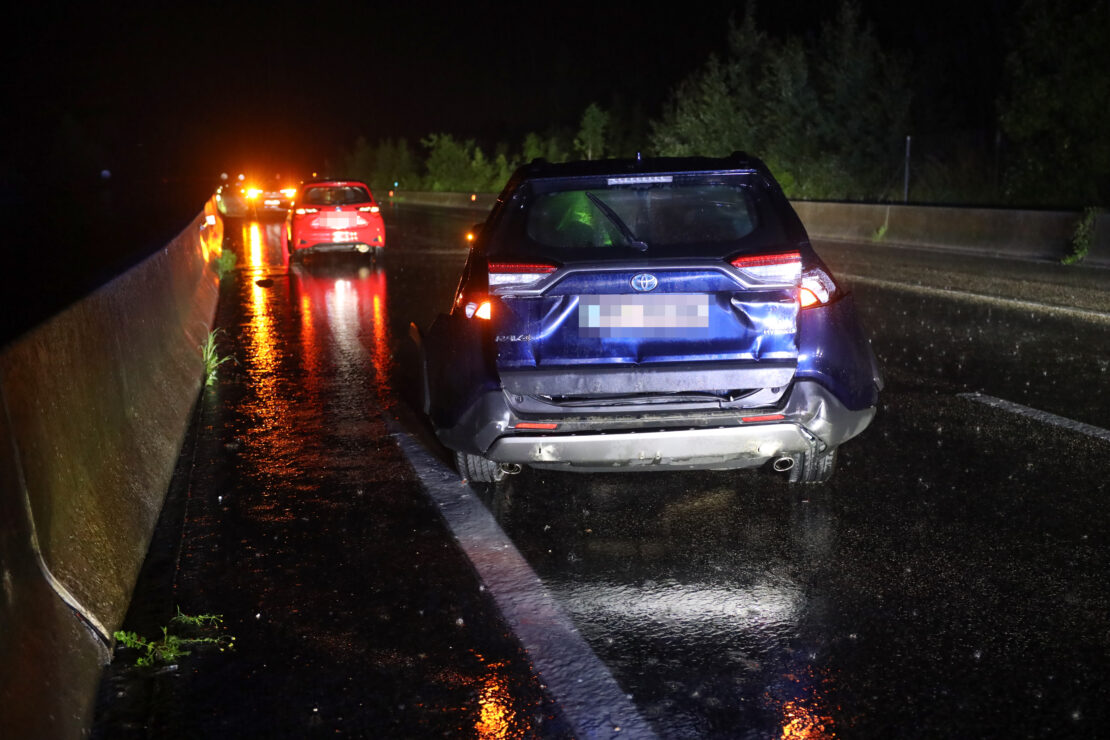 Nächtlicher Verkehrsunfall auf Innkreisautobahn bei Sattledt endet glimpflich