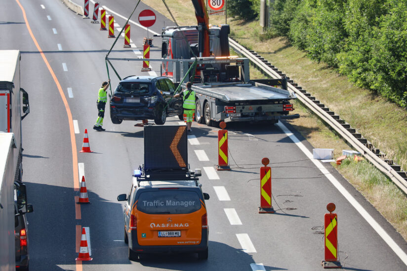 Stauchaos nach Unfällen in Baustellenbereich der Welser Autobahn bei Wels-Puchberg