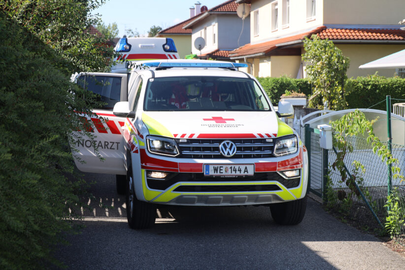 Feuerwehr bei Assistenzleistung für Rettungsdienst in Lambach im Einsatz