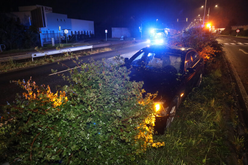 Straßenbeleuchtung gerammt: Verkehrsunfall auf Innviertler Straße in Wels-Neustadt