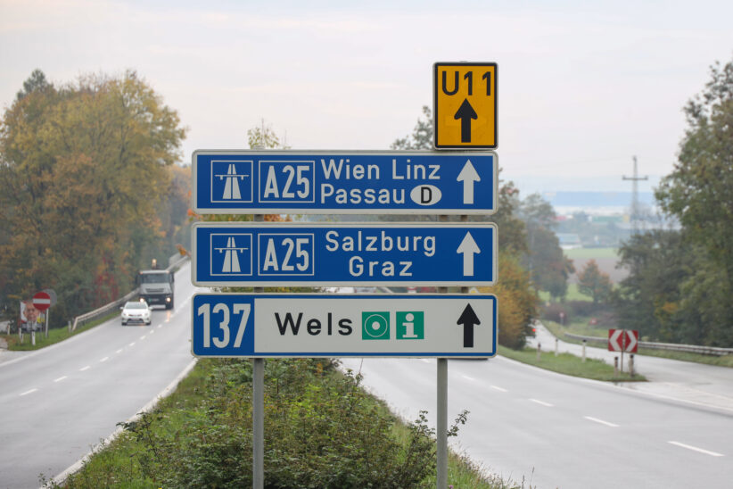 165 km/h: Polizei stoppt Autolenker nach rasanter Fahrt durch 70 km/h-Bereich in Wels-Puchberg