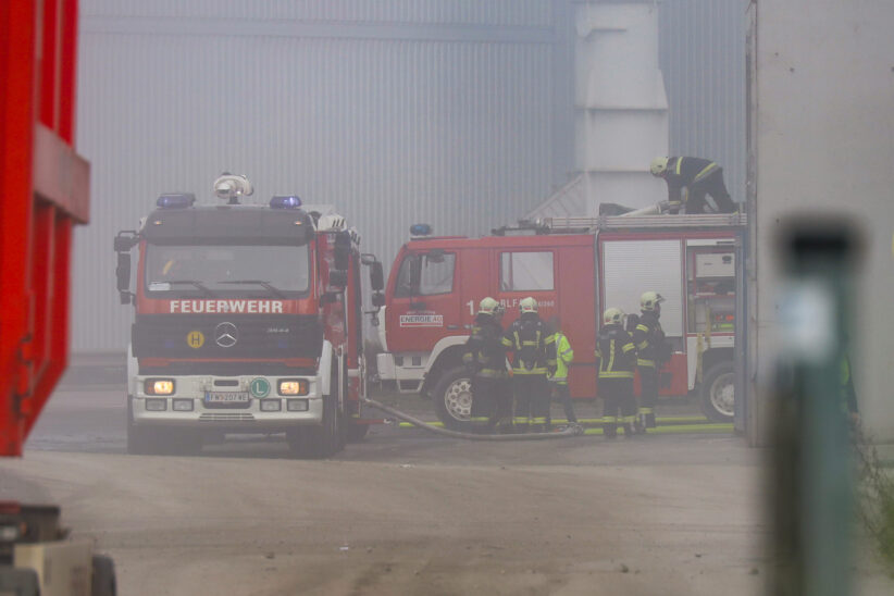 Brand bei einem Abfallentsorgungsunternehmen in Wels-Schafwiesen