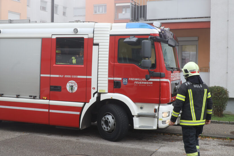 Sanierungsarbeiten lösten Einsatz wegen vermeintlichem Gasgeruch in Wohnanlage in Wels-Neustadt aus
