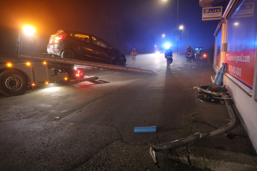 Autolenkerin auf Gmundener Straße in Lambach verunfallt
