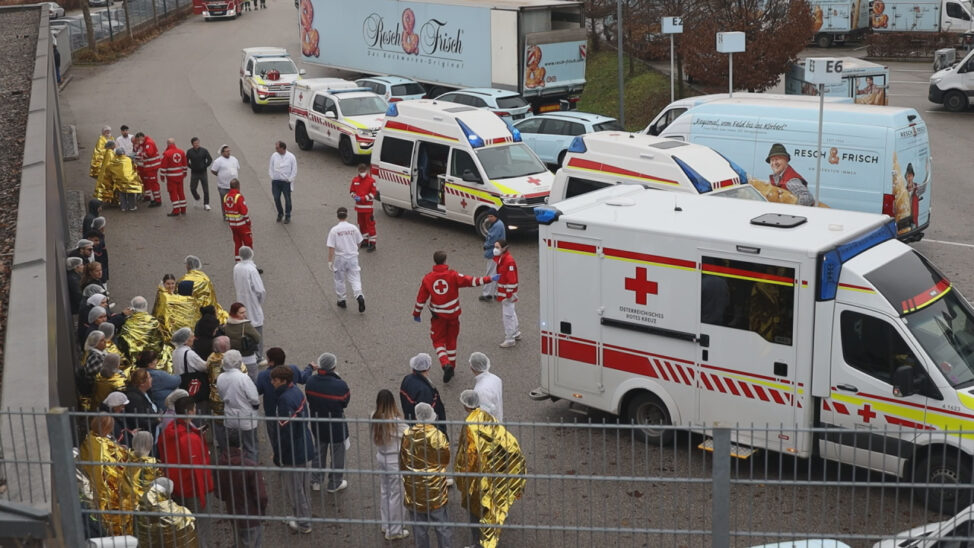 14 Verletzte: Großeinsatz nach Ammoniakaustritt bei Produktionsbetrieb in Wels-Schafwiesen