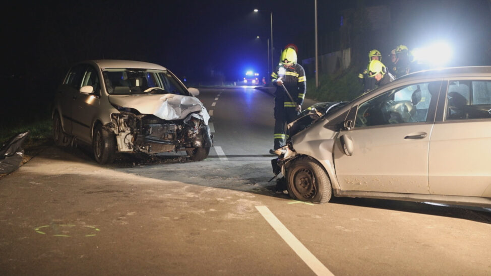 Drei Verletzte bei Frontalcrash zweier PKW in Offenhausen