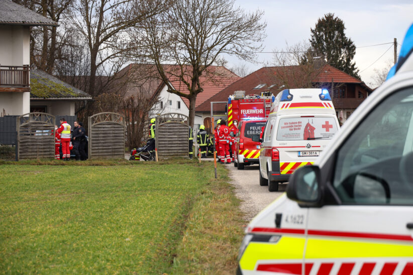 Brand einer Mikrowelle in einem Einfamilienhaus in Eberstalzell löste größeren Einsatz aus