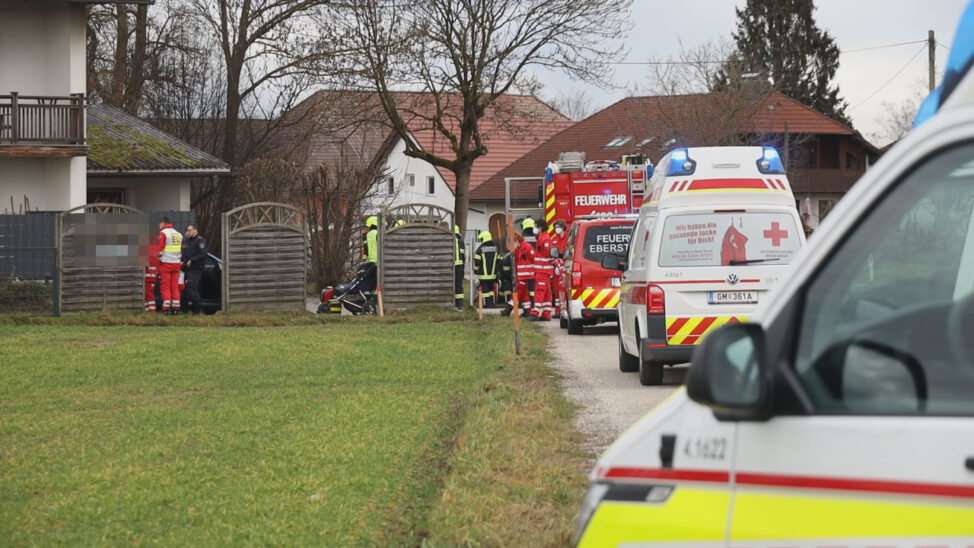 Brand einer Mikrowelle in einem Einfamilienhaus in Eberstalzell löste größeren Einsatz aus