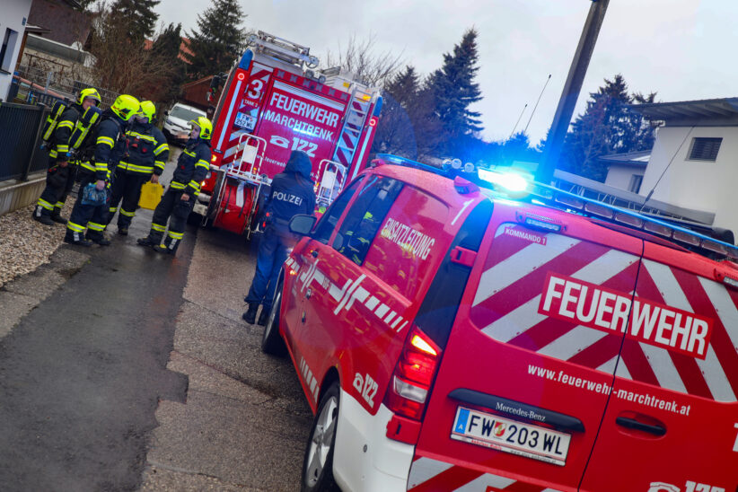 Stinkender Kanal: Kurzzeitig größerer Einsatz der Feuerwehr in Marchtrenk