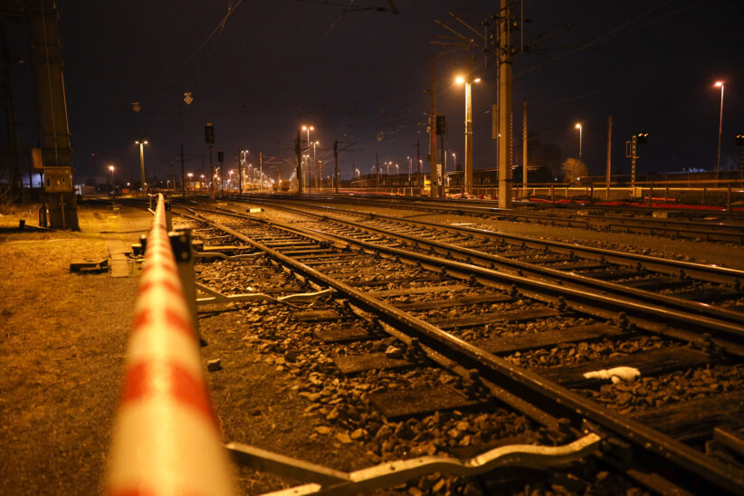 Bahnverkehr eingestellt: Fliegerbombe im Bereich des Verschiebebahnhofs in Wels-Neustadt entdeckt