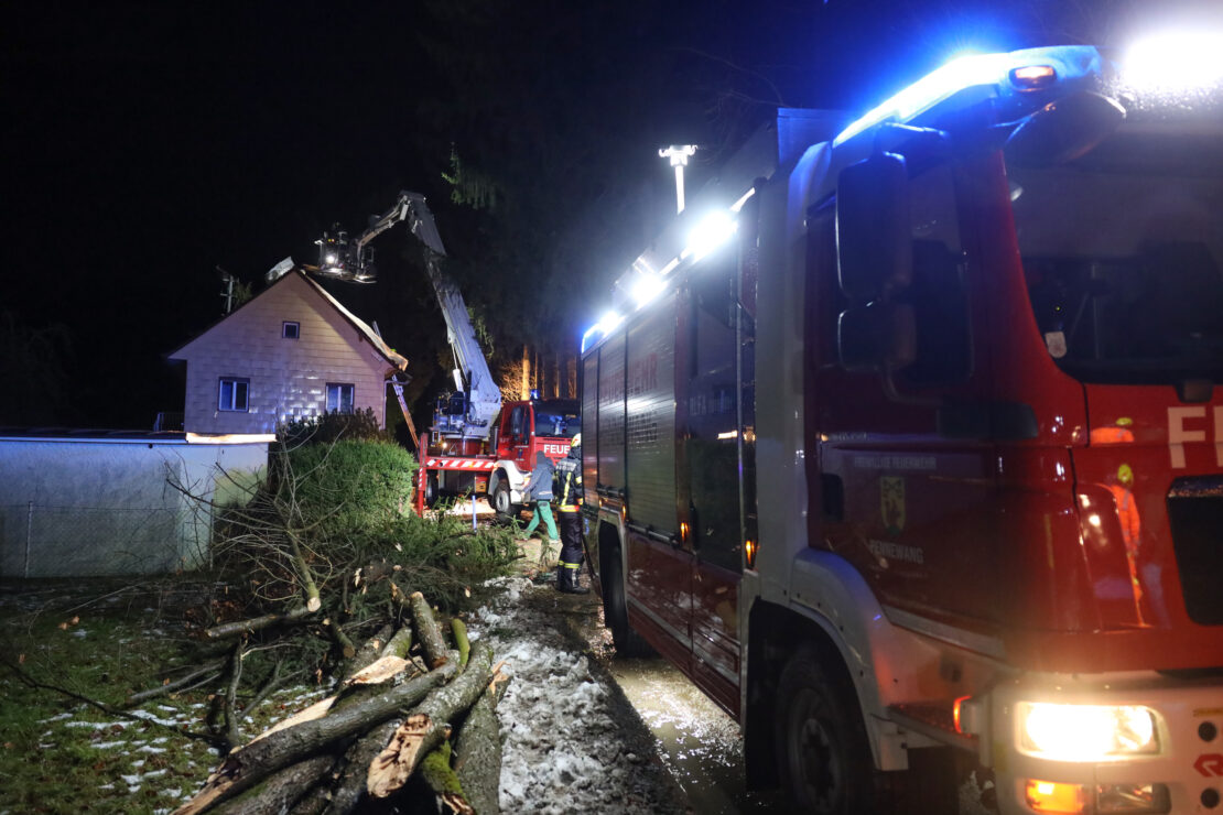 Sturmtief "Pit" sorgt für mehrere Einsätze der Feuerwehren in Oberösterreich