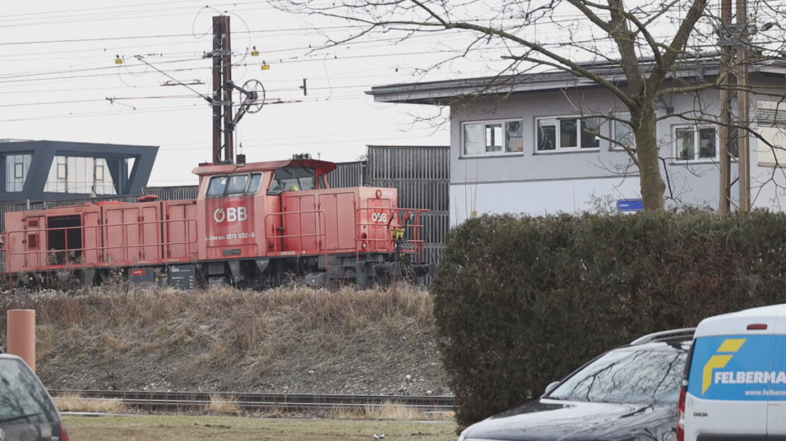Fund einer Fliegerbombe bei Bauarbeiten in Wels-Neustadt sorgte für Sperre der Westbahnstrecke