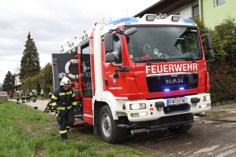 Zimmerbrand in einem Mehrparteienwohnhaus in Bad Wimsbach-Neydharting