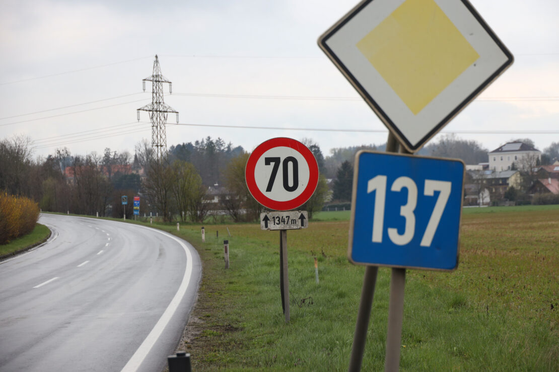 160 statt 70 km/h: Autolenker in Wels-Puchberg durch Zivilstreife der Polizei angehalten