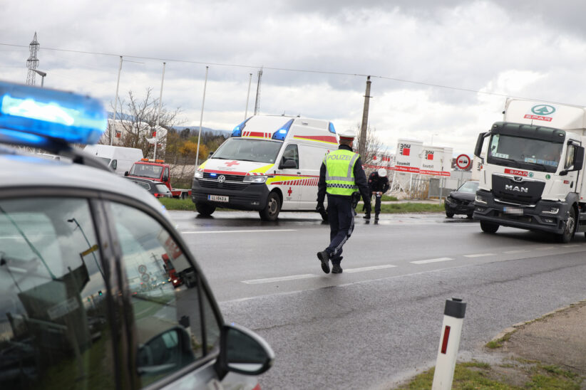 Auffahrunfall mit vier Fahrzeugen auf Wiener Straße bei Marchtrenk fordert einen Verletzten