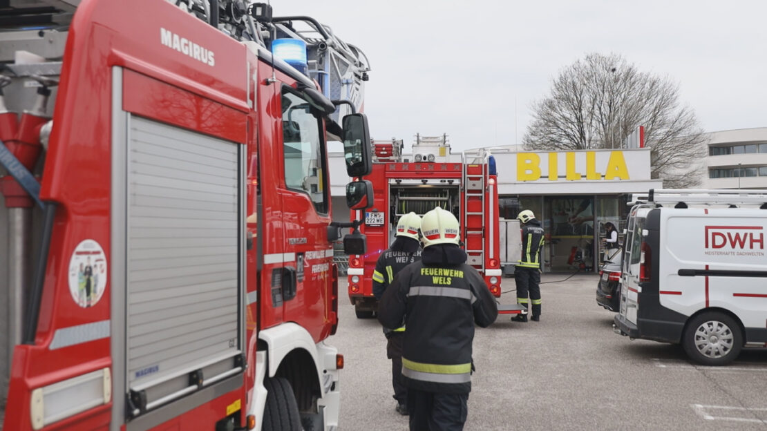 Brand in einer Filiale eines Lebensmittelhändlers in Wels-Lichtenegg