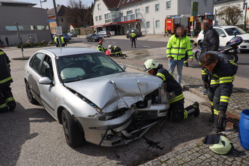 Kreuzungsunfall auf Voralpenstraße in Sattledt fordert eine verletzte Person